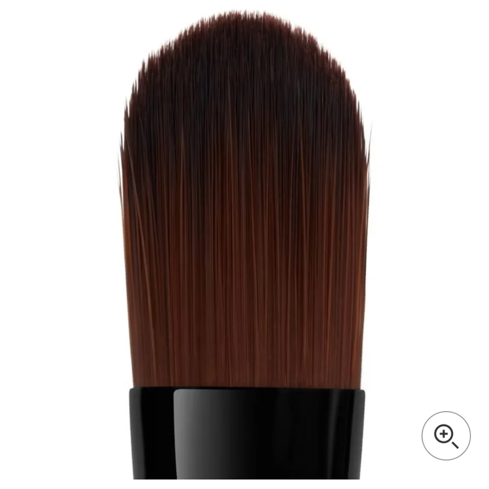 🌺Illamasqua Eyeshadow Brush Makeup Brush